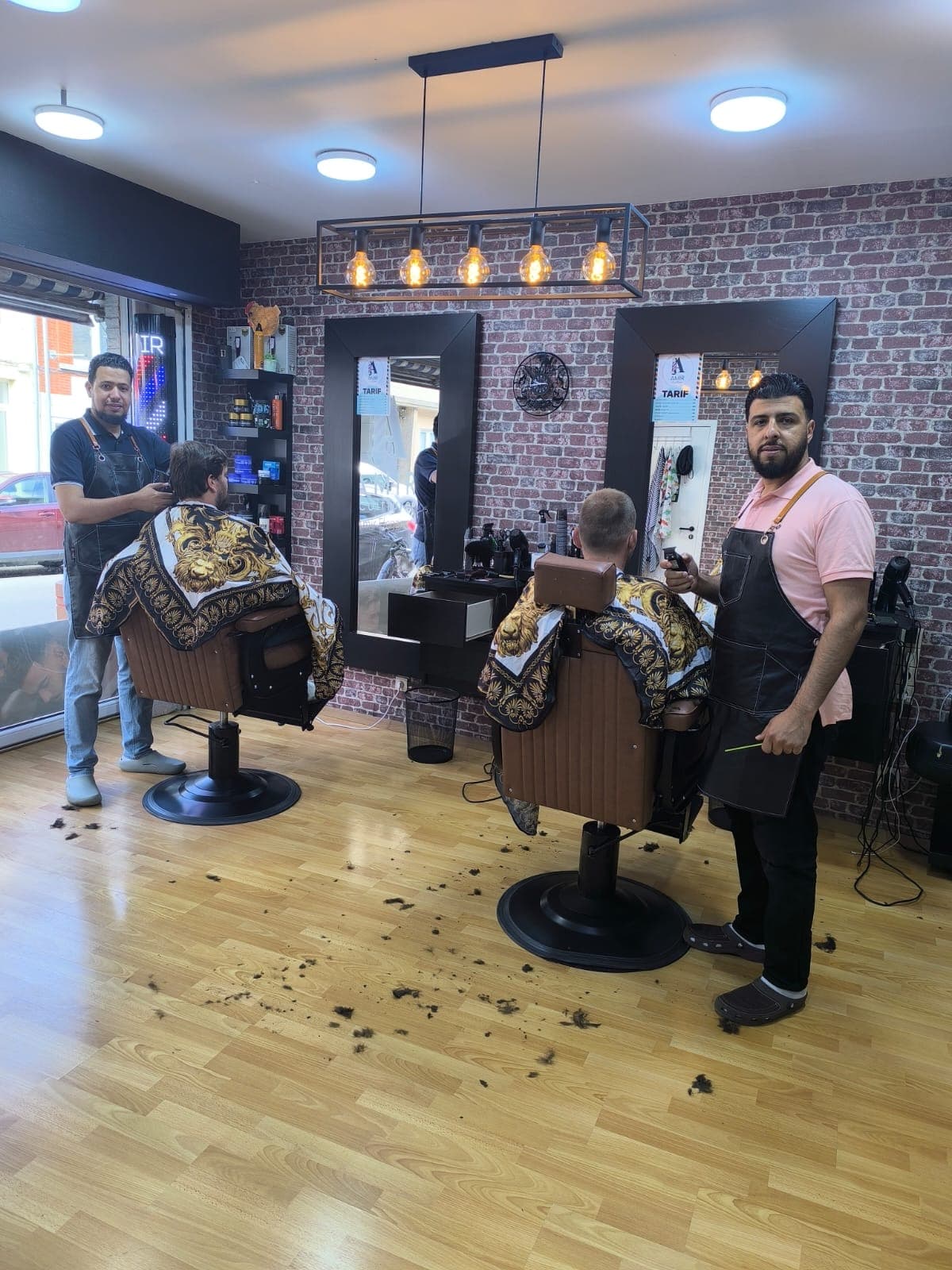 Les coiffeurs du salon Amir Elegance à Wavre