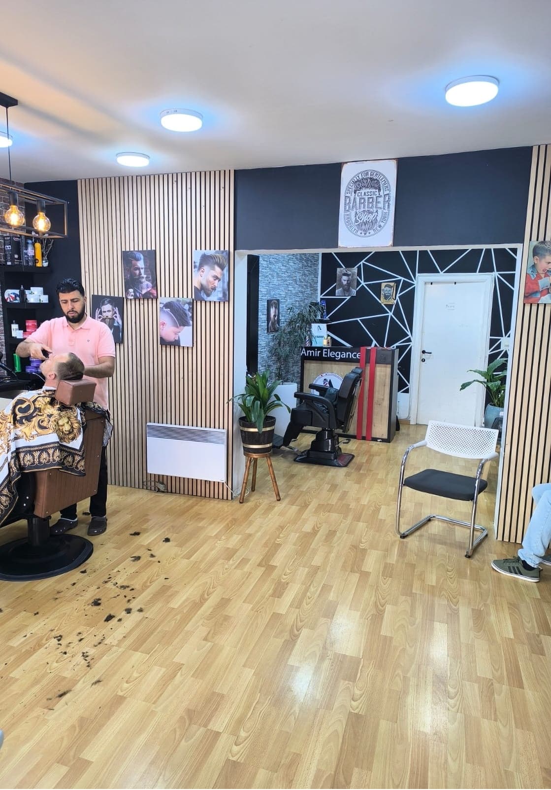 Intérieur du salon de coiffure Amir Elegance à Wavre