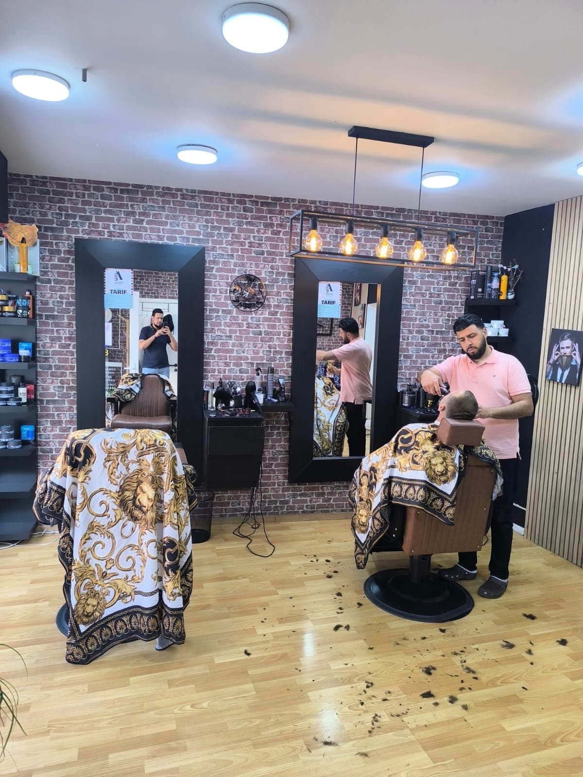 Intérieur du salon Amir Elegance à Wavre